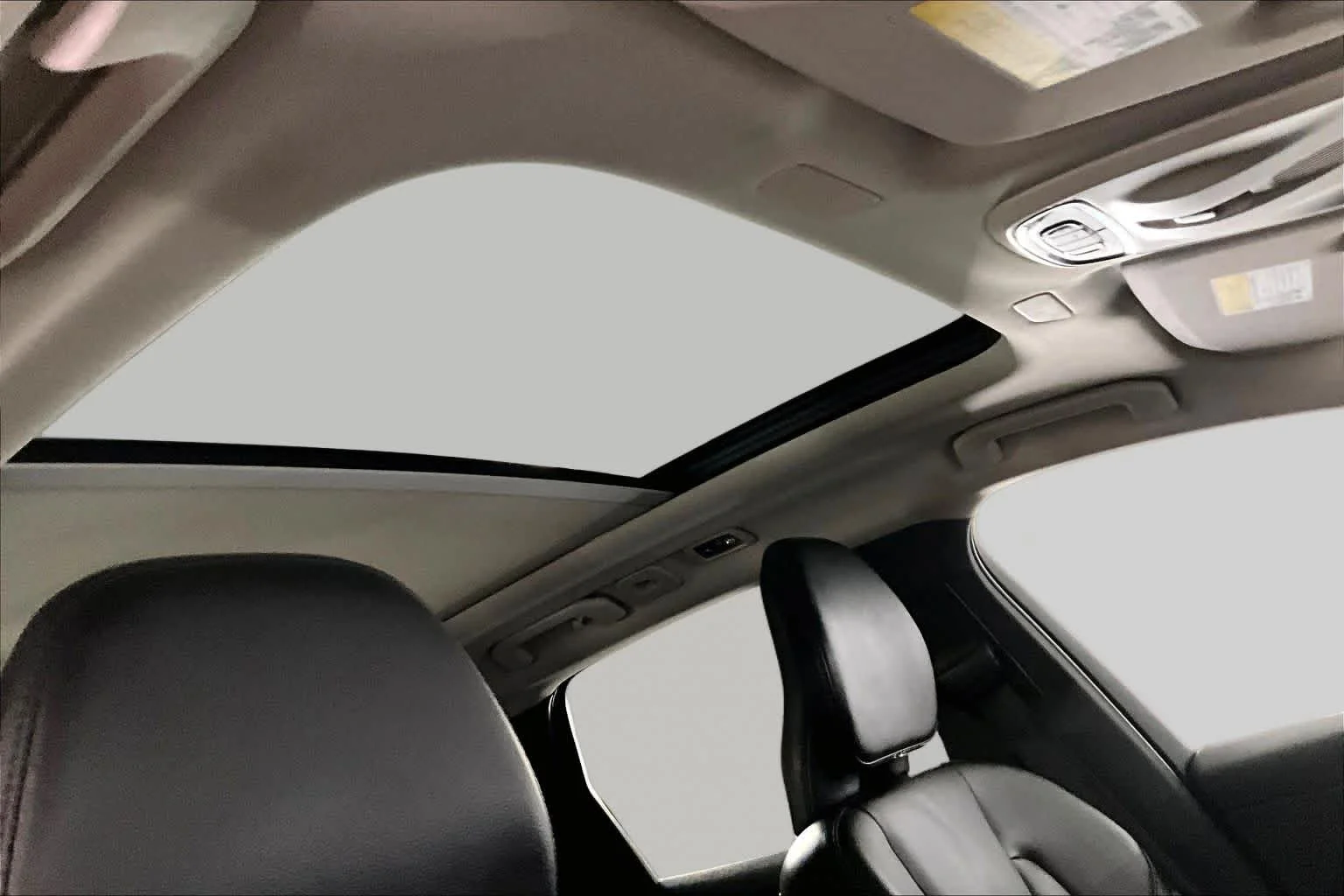 Certified Used 2019 Onyx Black Metallic Volvo Momentum image 14