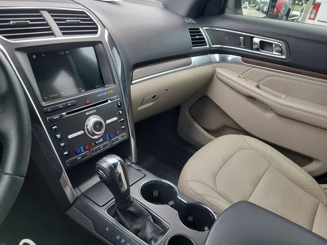 Used 2018 Silver Ford Limited image 25