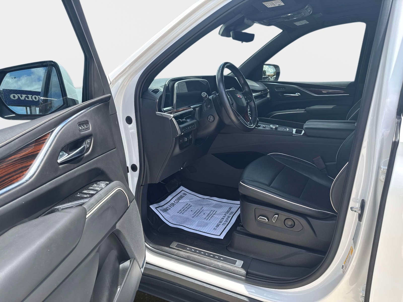 Used 2022 Crystal White Tricoat CADILLAC Premium Luxury image 9