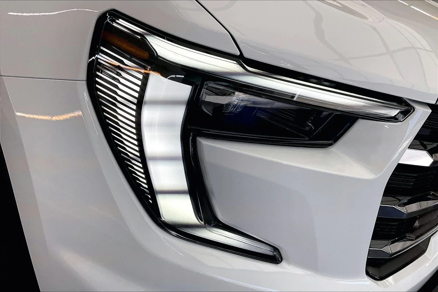 New 2026 Summit White GMC AWD Elevation image 15