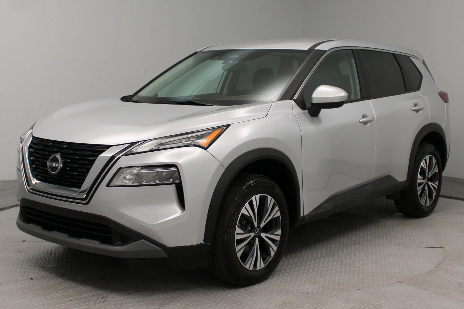 Used 2023 Brilliant Silver Metallic Nissan AWD SV image 31