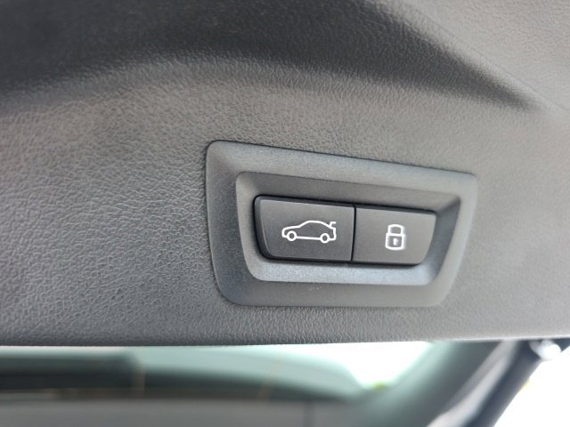 Used 2025 Gray BMW xDrive40i image 39