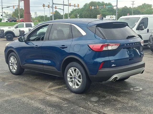 Used 2020 Green Ford SE image 4