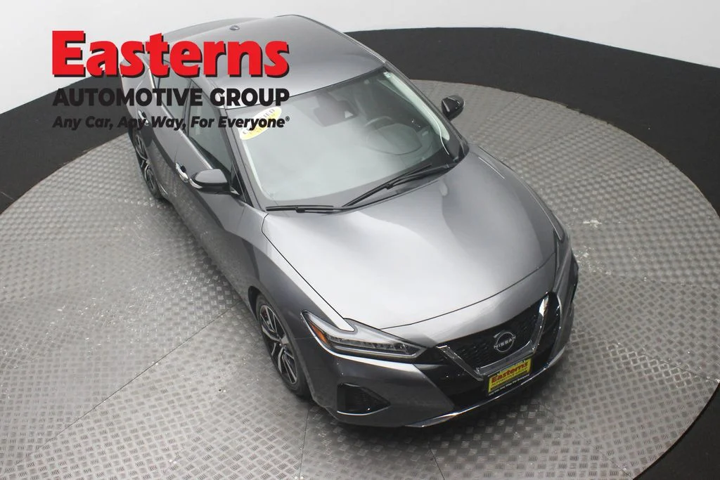 Used 2023 Gray Nissan SV image 3