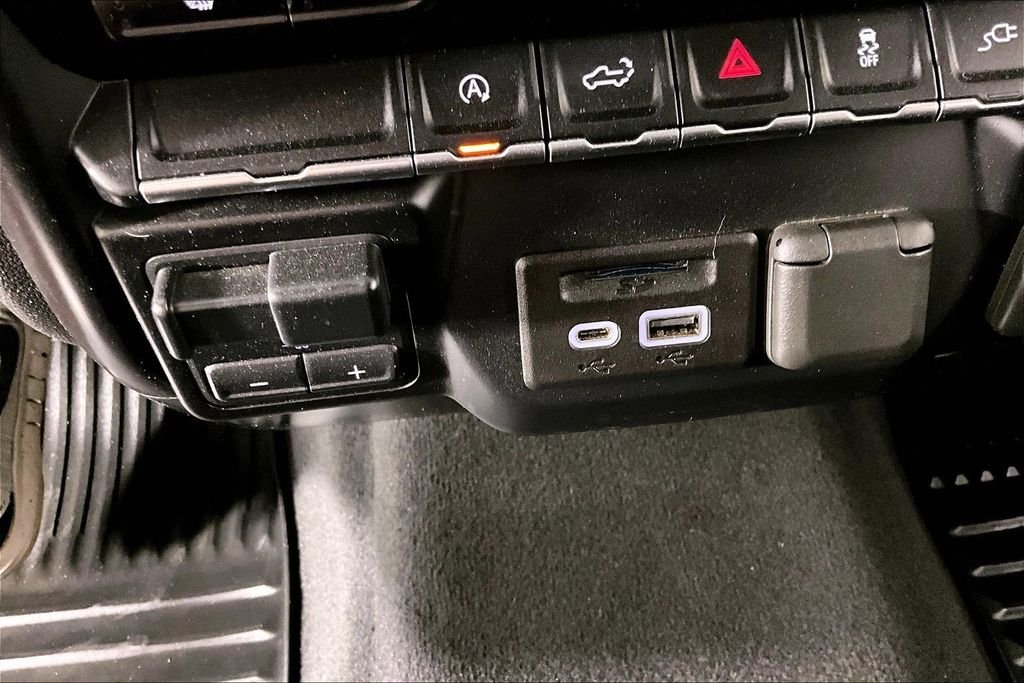 Used 2020 Black GMC SLE image 16