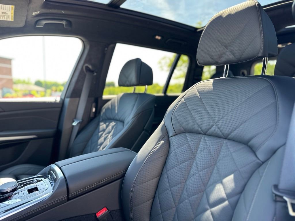 New 2027 Black Sapphire Metallic BMW xDrive40i image 15
