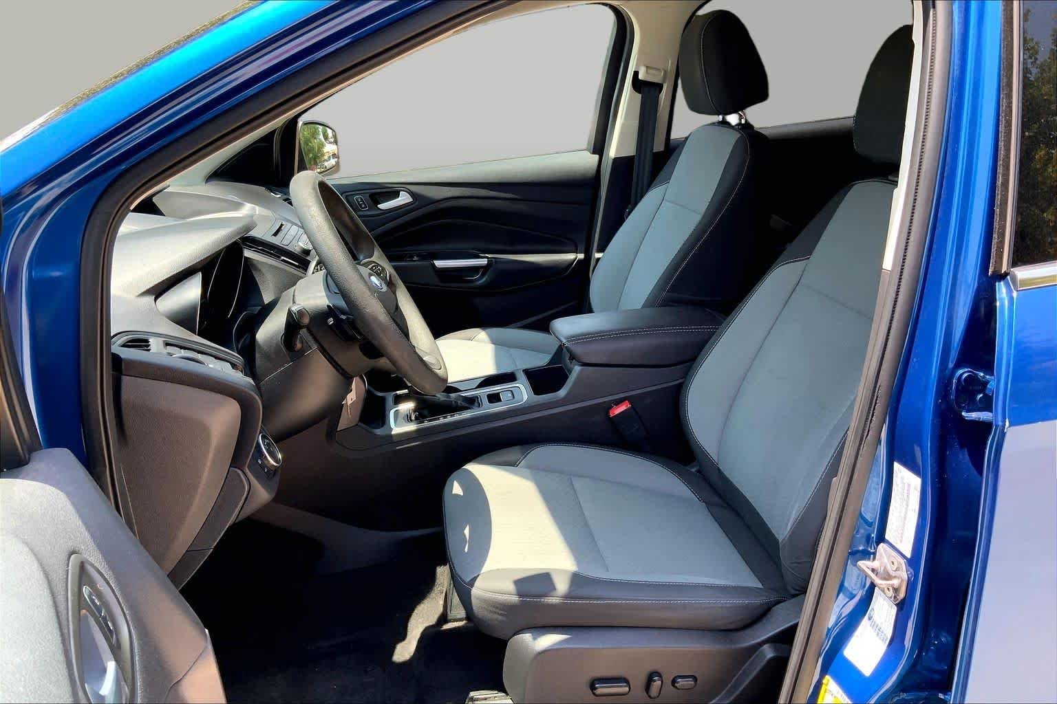 Used 2017 Lightning Blue Metallic Ford SE image 8