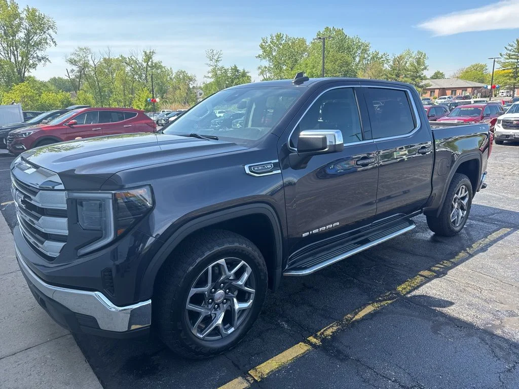 2022 GMC Sierra 4WD Crew Cab Short Box SLE's photo