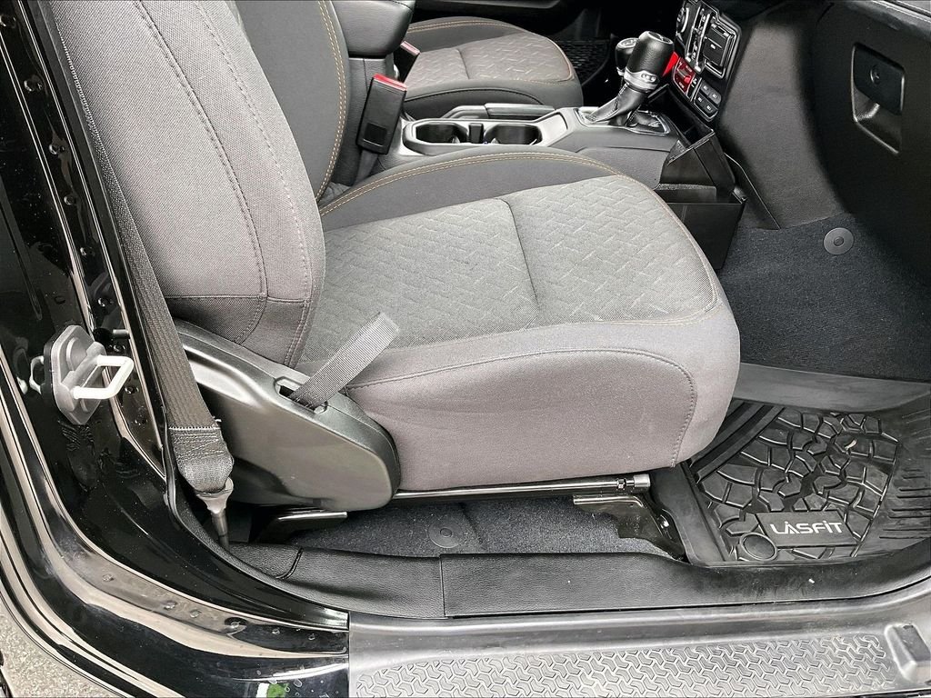 Used 2024 Black Clearcoat Jeep Mojave image 34