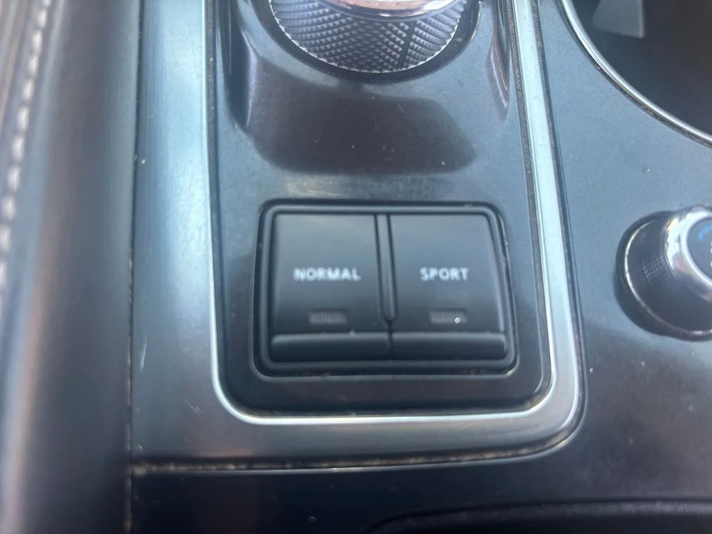 Used 2016 White Nissan Platinum image 15