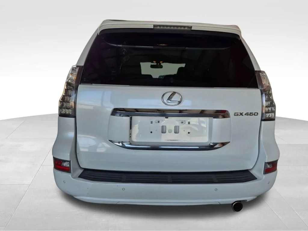 Used 2017  Lexus 460 image 12