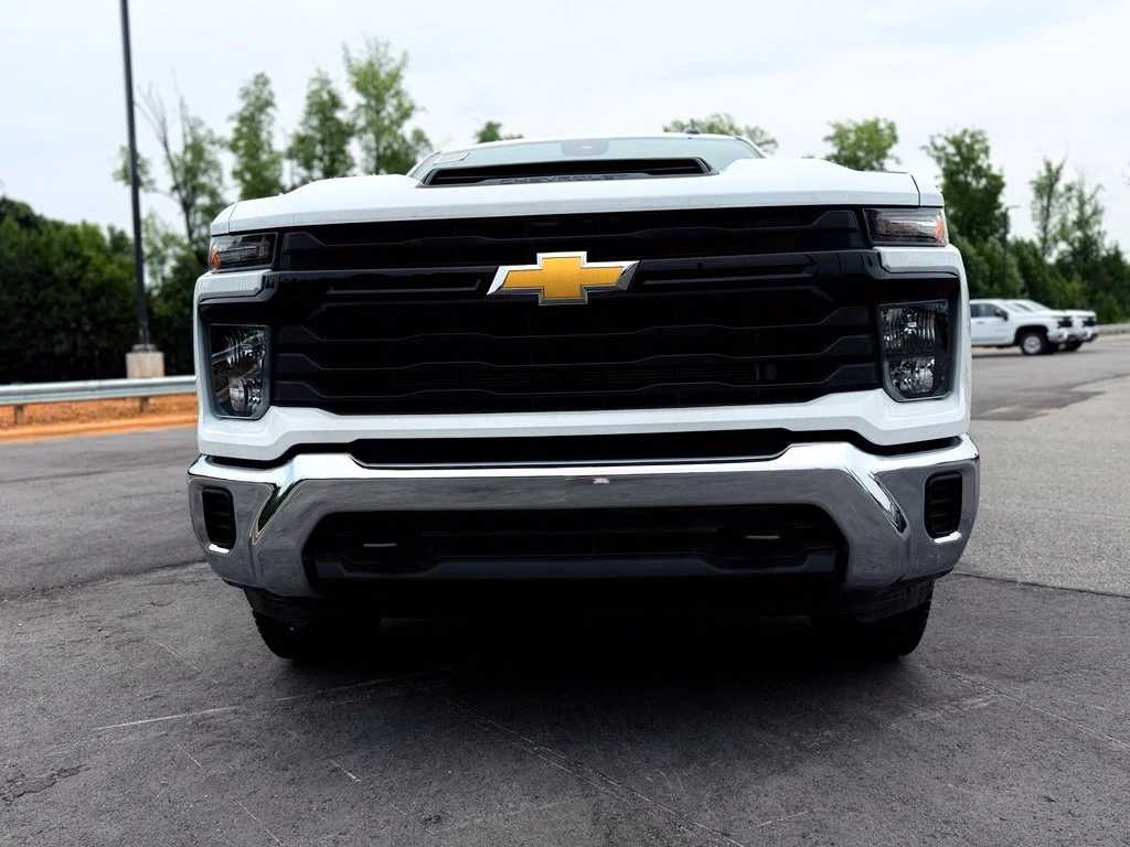 New 2026 Summit White Chevrolet WT image 7