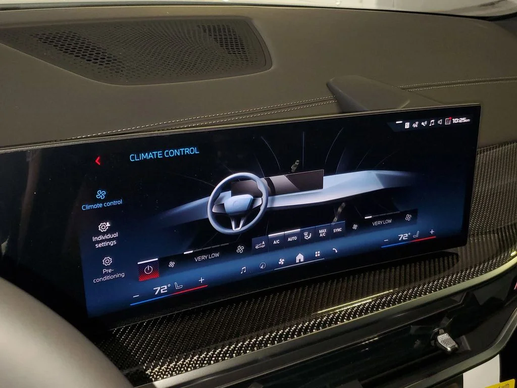 New 2026 Alpine White BMW M60i image 21