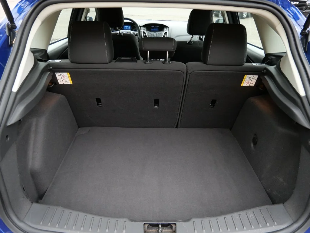 Used 2012 Blue Ford SE image 6