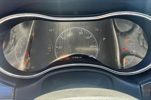 Used 2019 Diamond Black Jeep Limited image 20