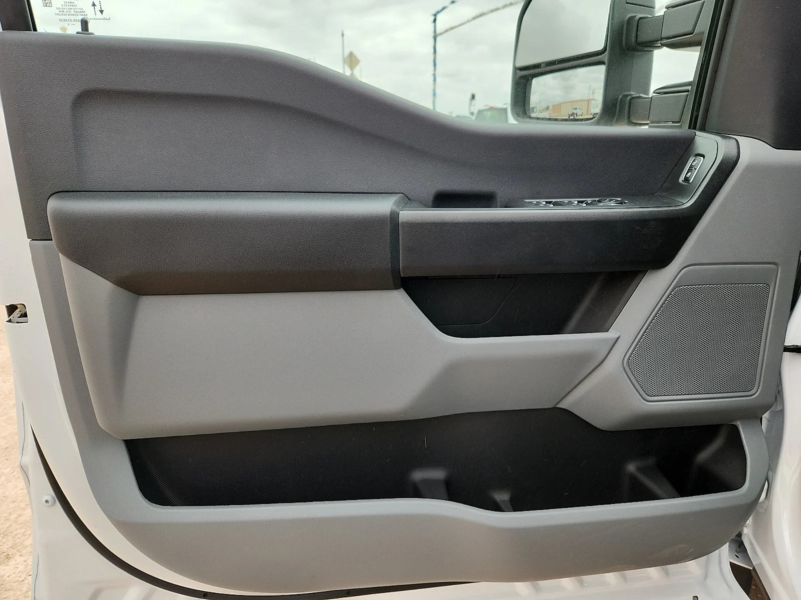 New 2026 Oxford White Ford XL image 14