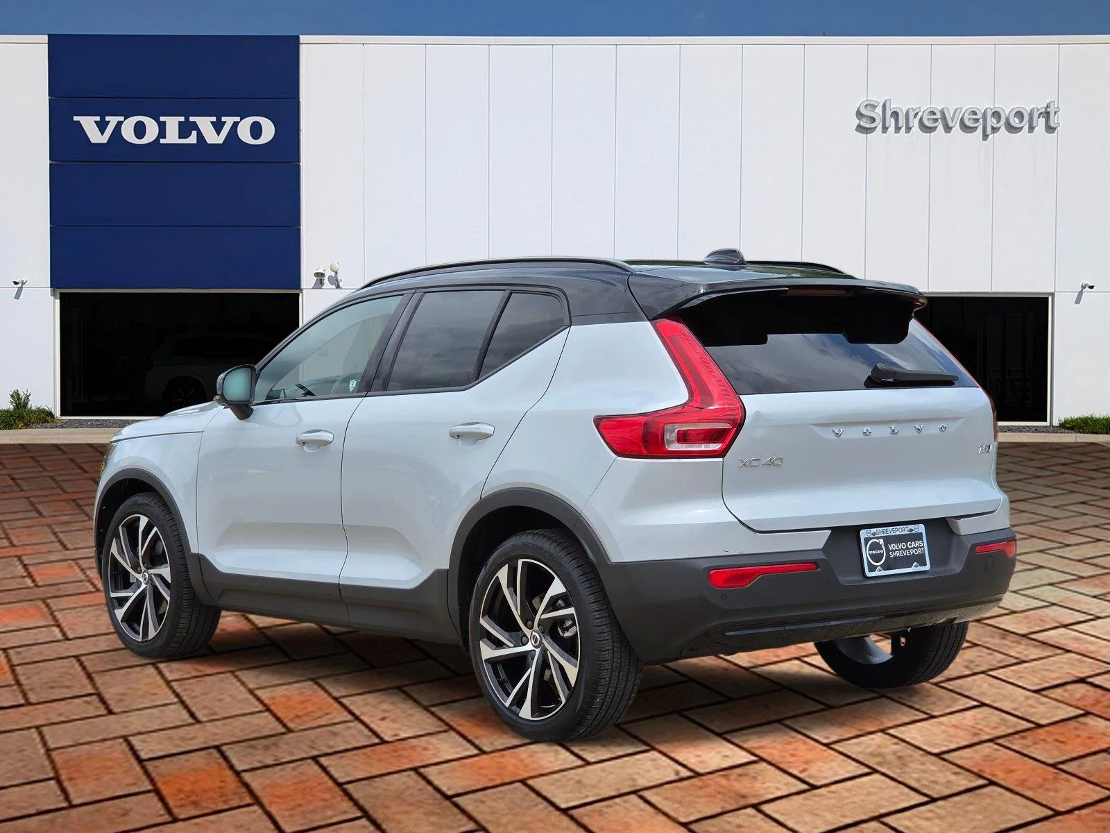 Used 2021 Glacier Silver Metallic Volvo R-Design image 6