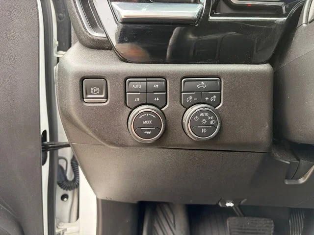 Used 2022 White Chevrolet RST image 11