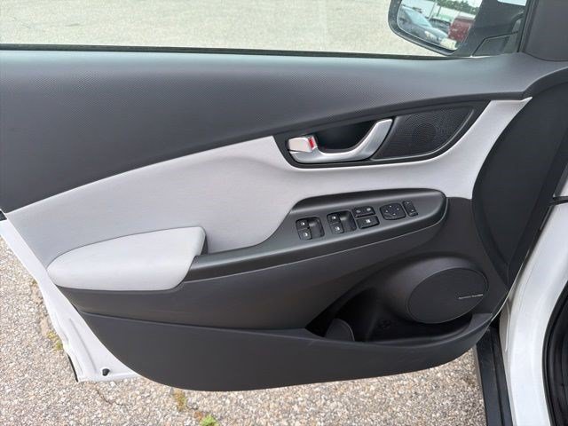 Used 2022 Lunar White Hyundai Limited image 11