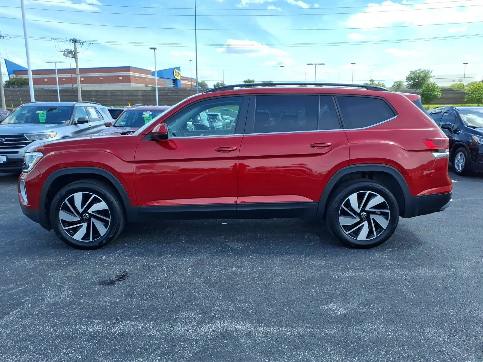 Used 2025 Aurora Red Metallic Volkswagen 2.0T SE with Technology image 4