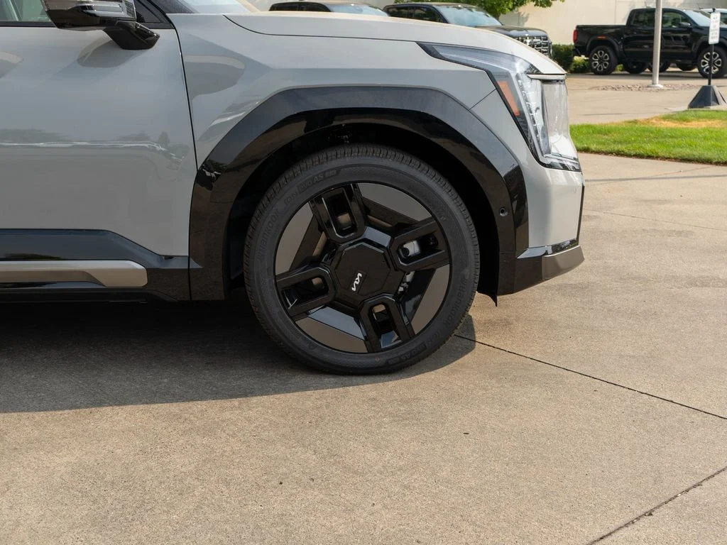 New 2026 Wolf Gray / Black Roof Kia GT-Line AWD image 39
