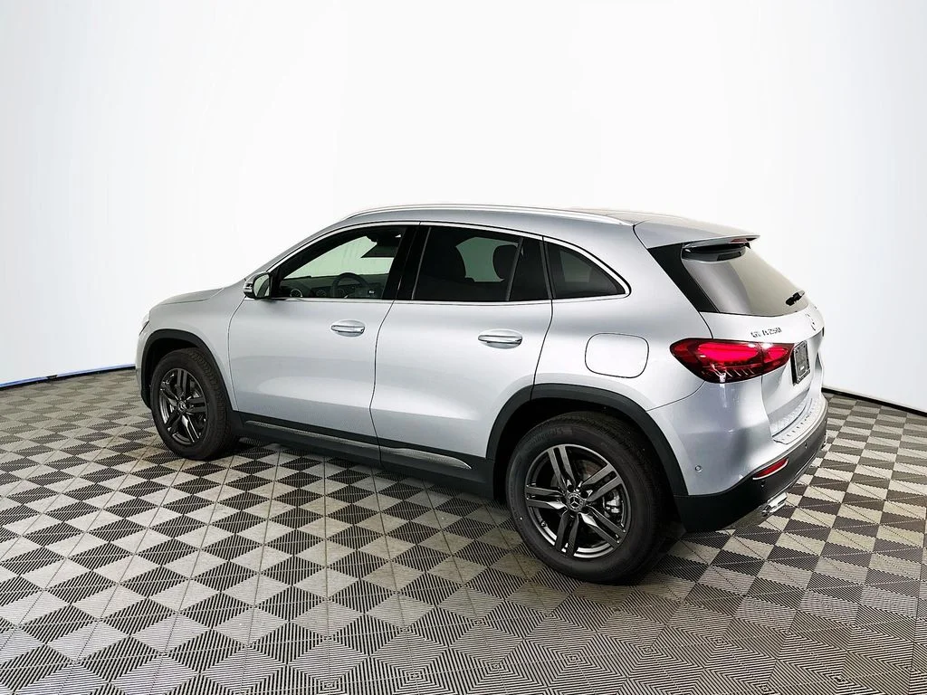 Used 2026 Gray Mercedes-Benz GLA 250 image 4