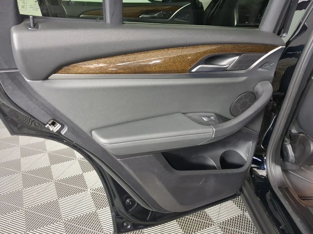 Used 2020 Black BMW xDrive30i image 15