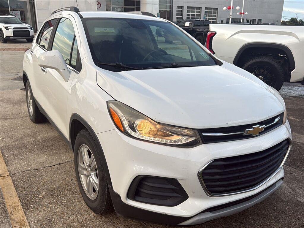 Used 2018 Summit White Chevrolet LT image 1
