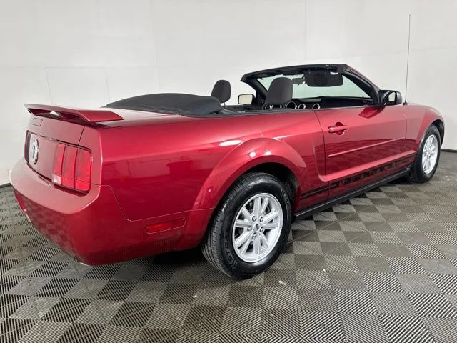 Used 2005 Red Ford V6 image 22