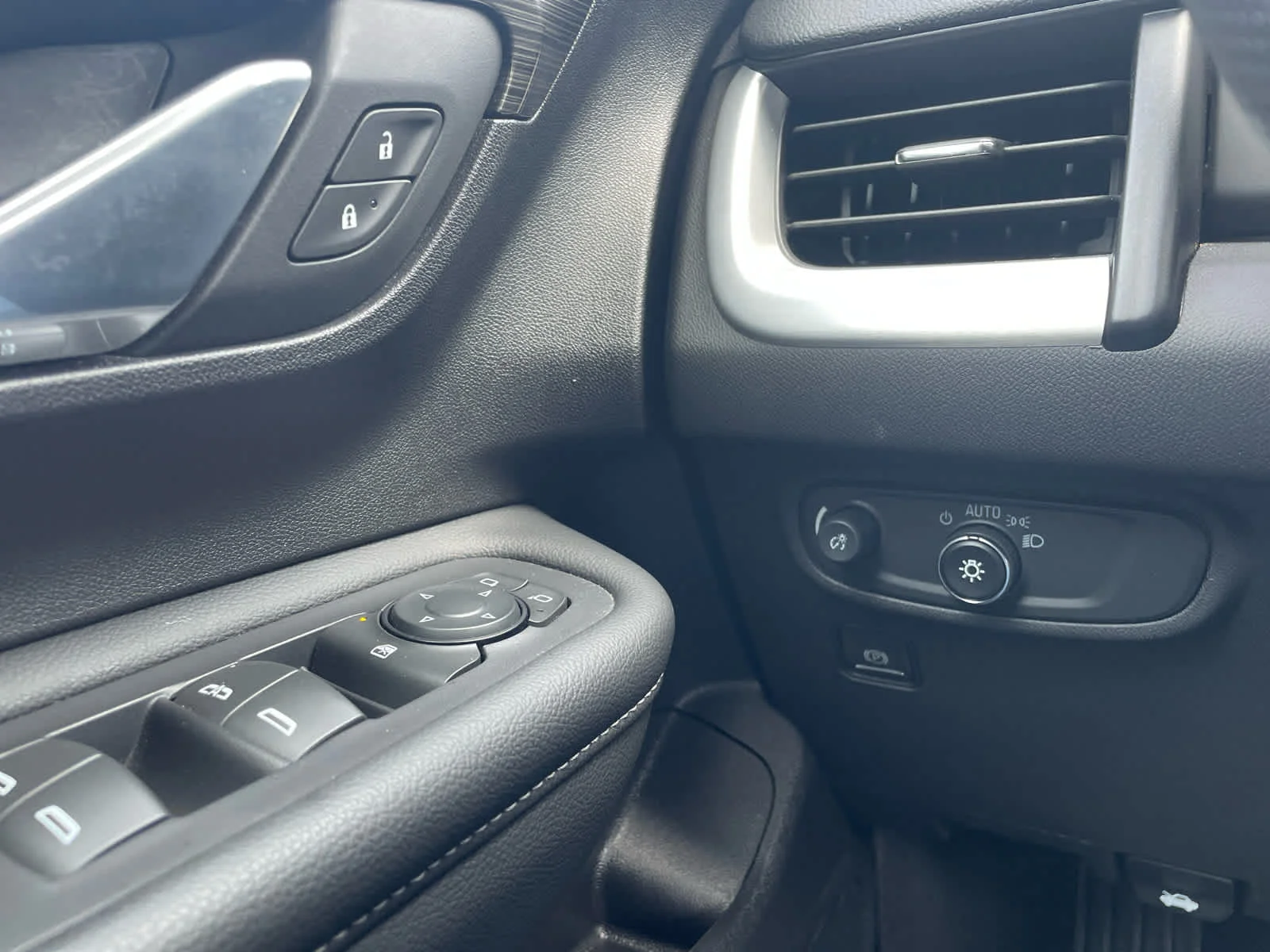 Certified Used 2024 Downpour Metallic GMC SLE image 29