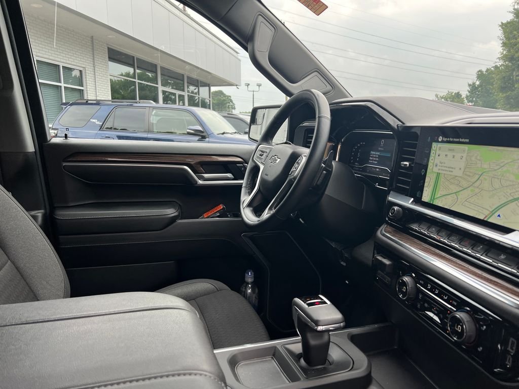Used 2025 Black Chevrolet RST image 30