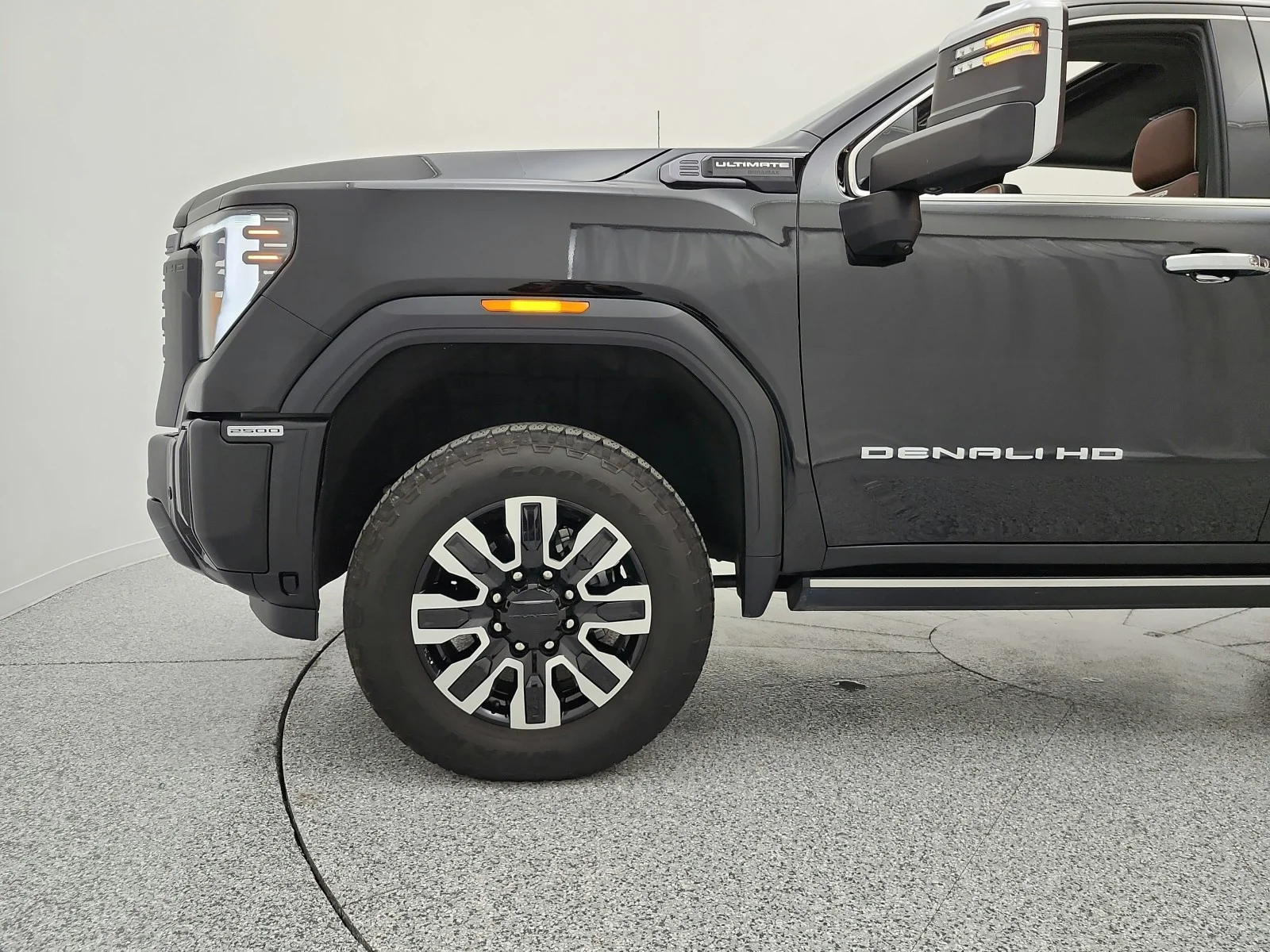2025 GMC Sierra 2500HD Denali Ultimate - Photo 18