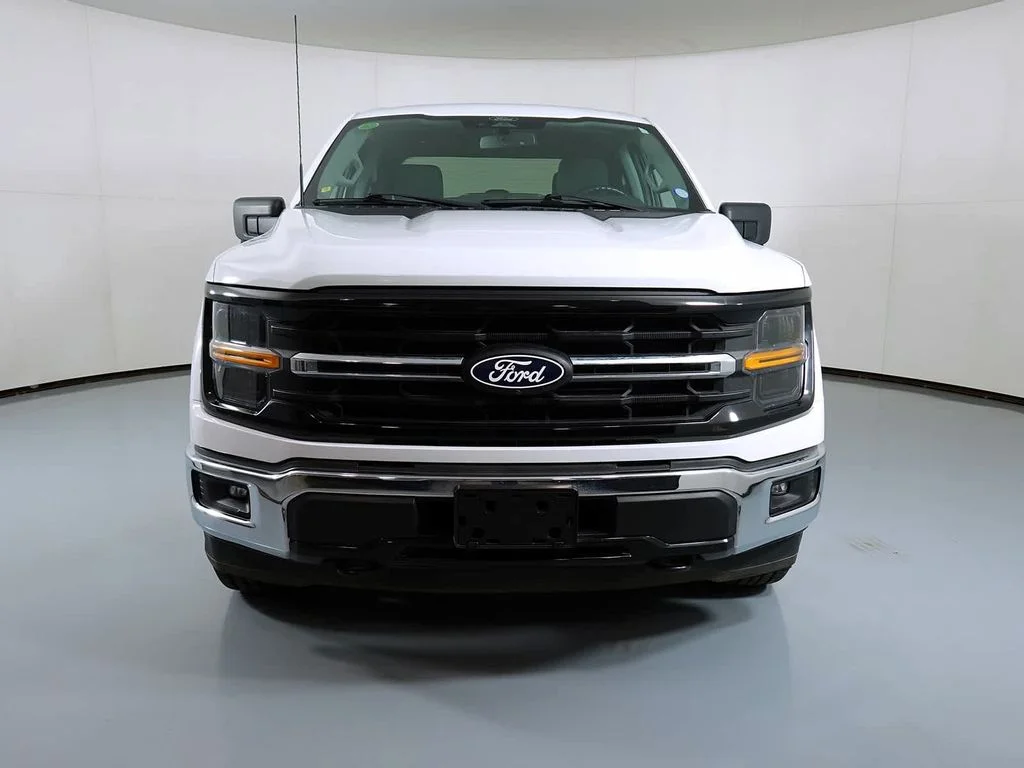 Used 2024 Oxford White Ford XLT image 3