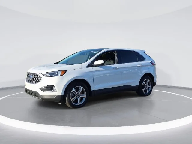 Used 2024 White Ford SEL image 4