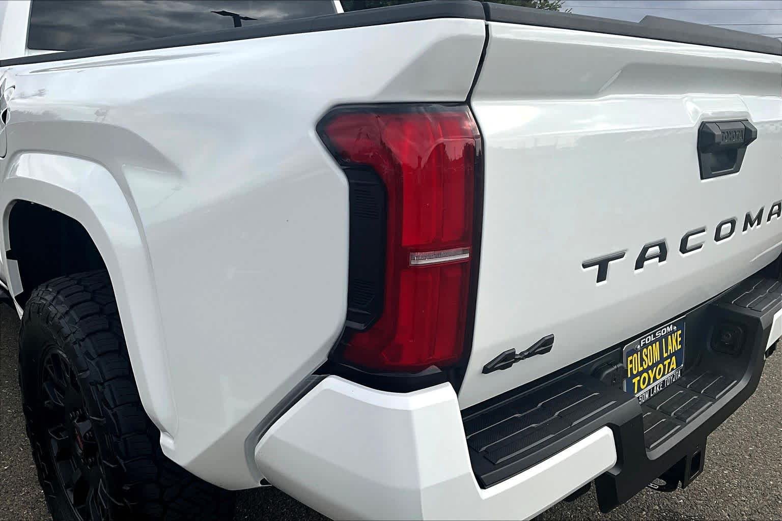 2025 Toyota Tacoma SR5 - Photo 14