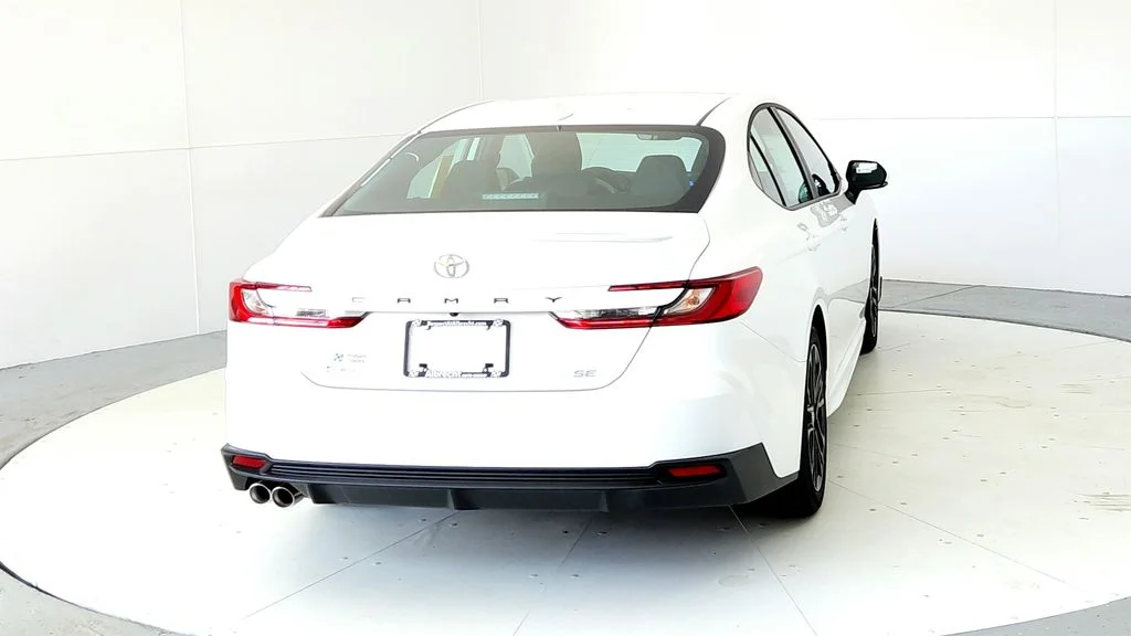 New 2026 Ice Cap Toyota SE image 5