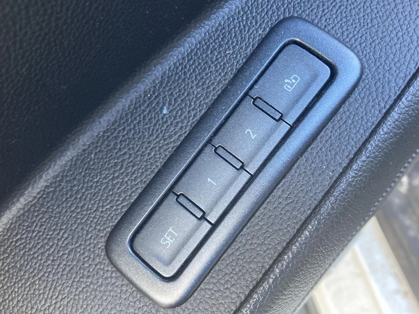 Used 2018 Summit White Chevrolet LT image 14