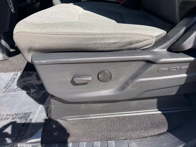 Certified Used 2025 Oxford White Clearcoat Ford XLT image 16