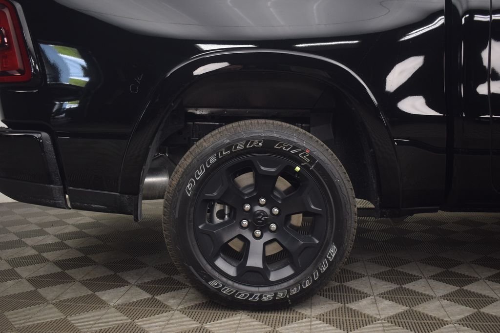 New 2026 Diamond Black Crystal Pearl-Coat Exterior Paint RAM Big Horn/Lone Star image 8