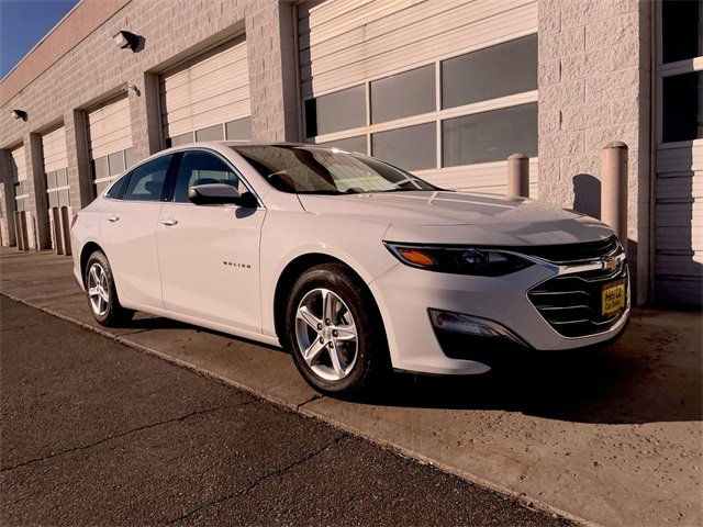 2024 Chevrolet Malibu photo 2