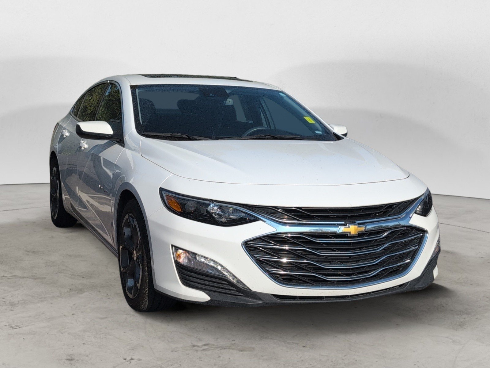 Used 2024 Summit White Chevrolet LT image 2