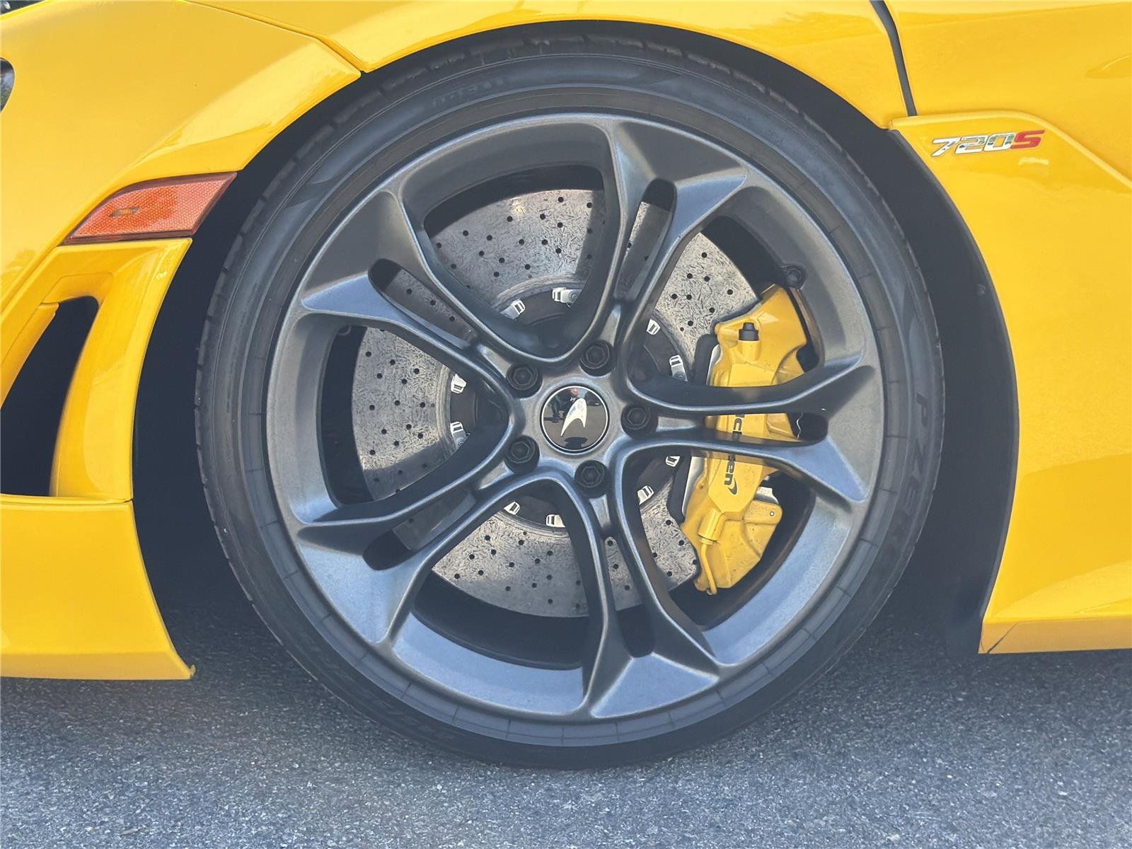 Used 2019 Volcano Yellow McLaren Performance image 20