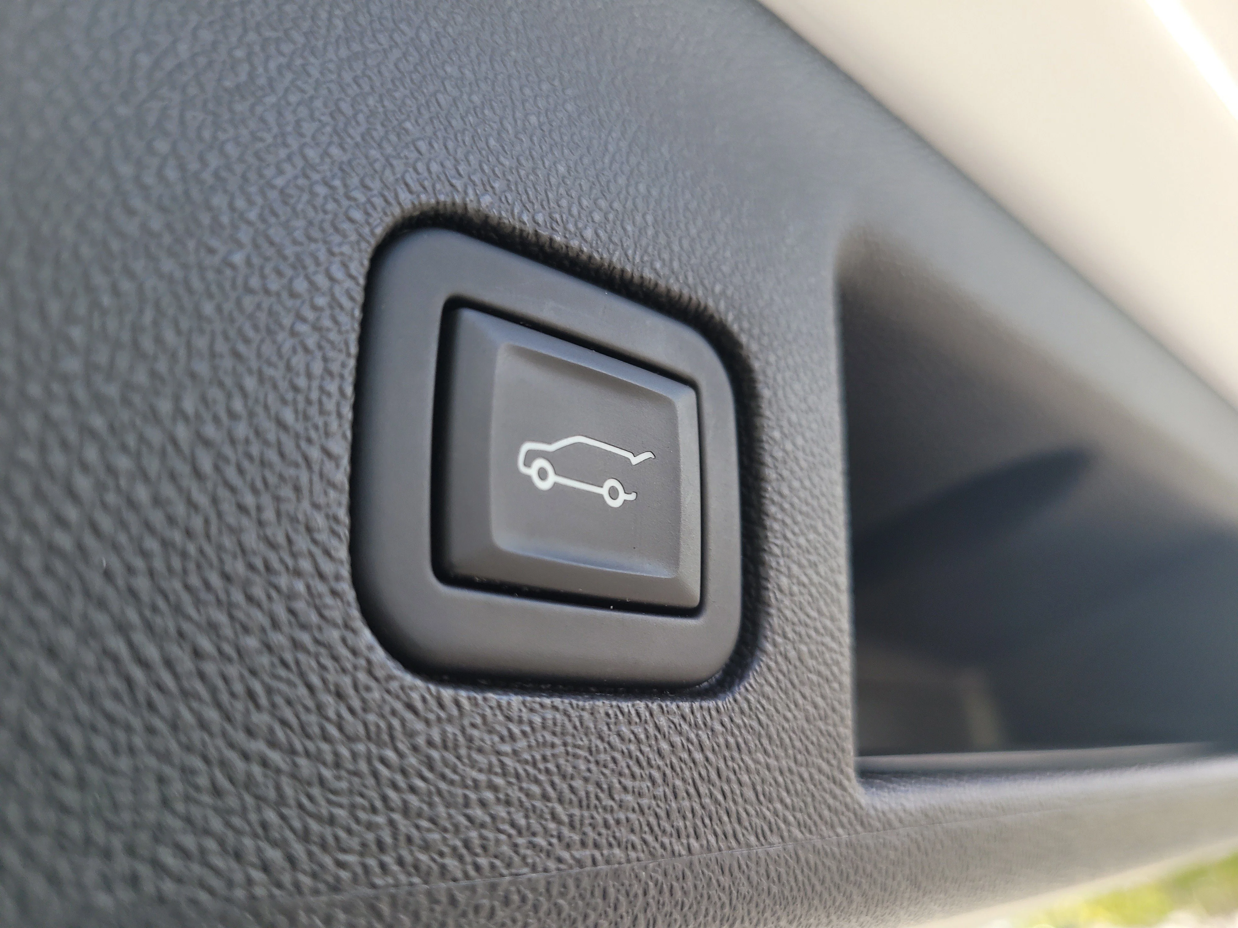 Used 2024 Summit White Chevrolet LT image 10