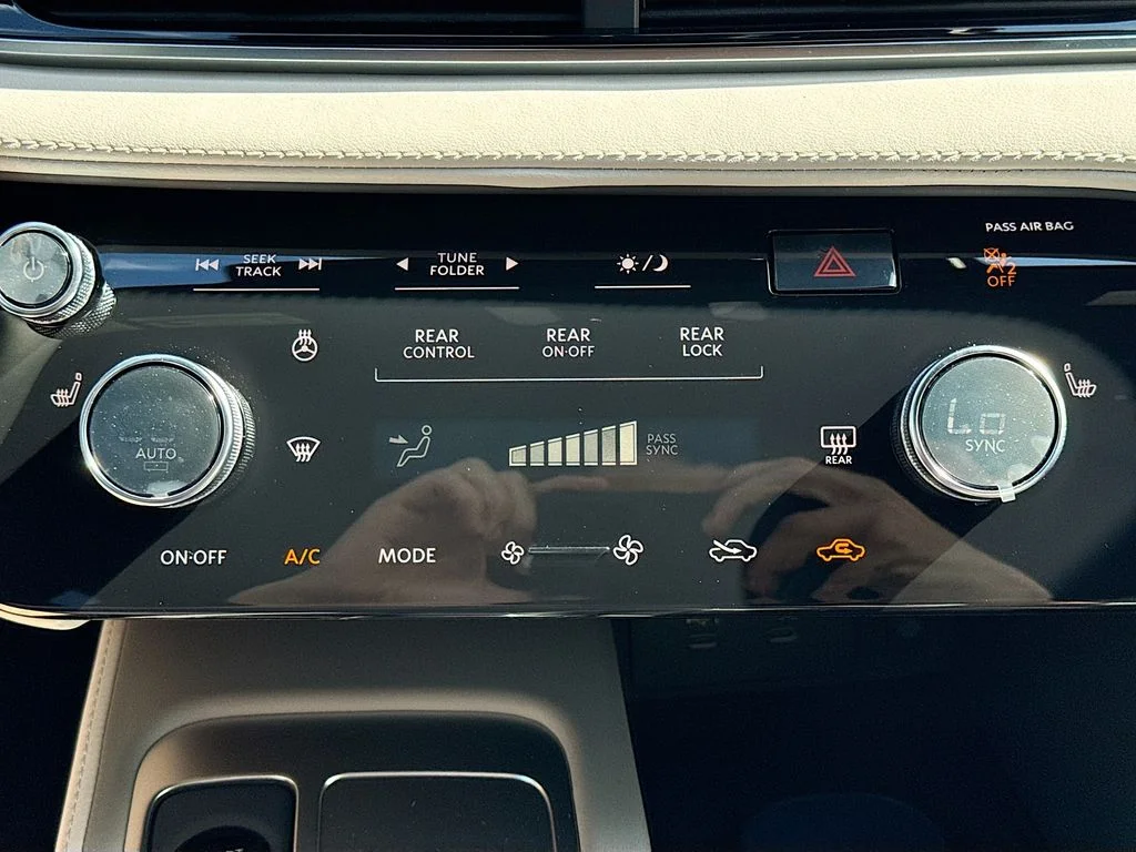 New 2027 RADIANT WHITE INFINITI Luxe AWD image 16