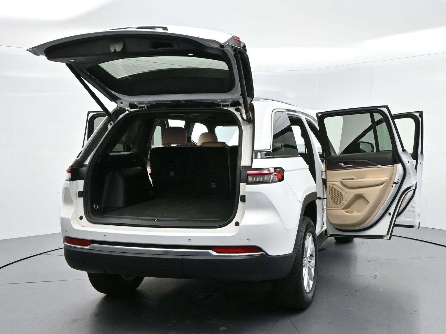 Used 2023 White Jeep Limited image 43