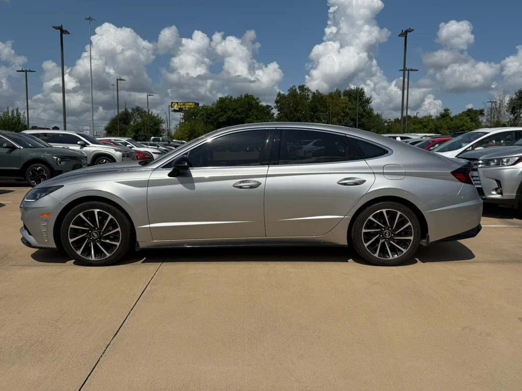 Used 2020 Shimmering Silver Pearl Hyundai SEL Plus image 2