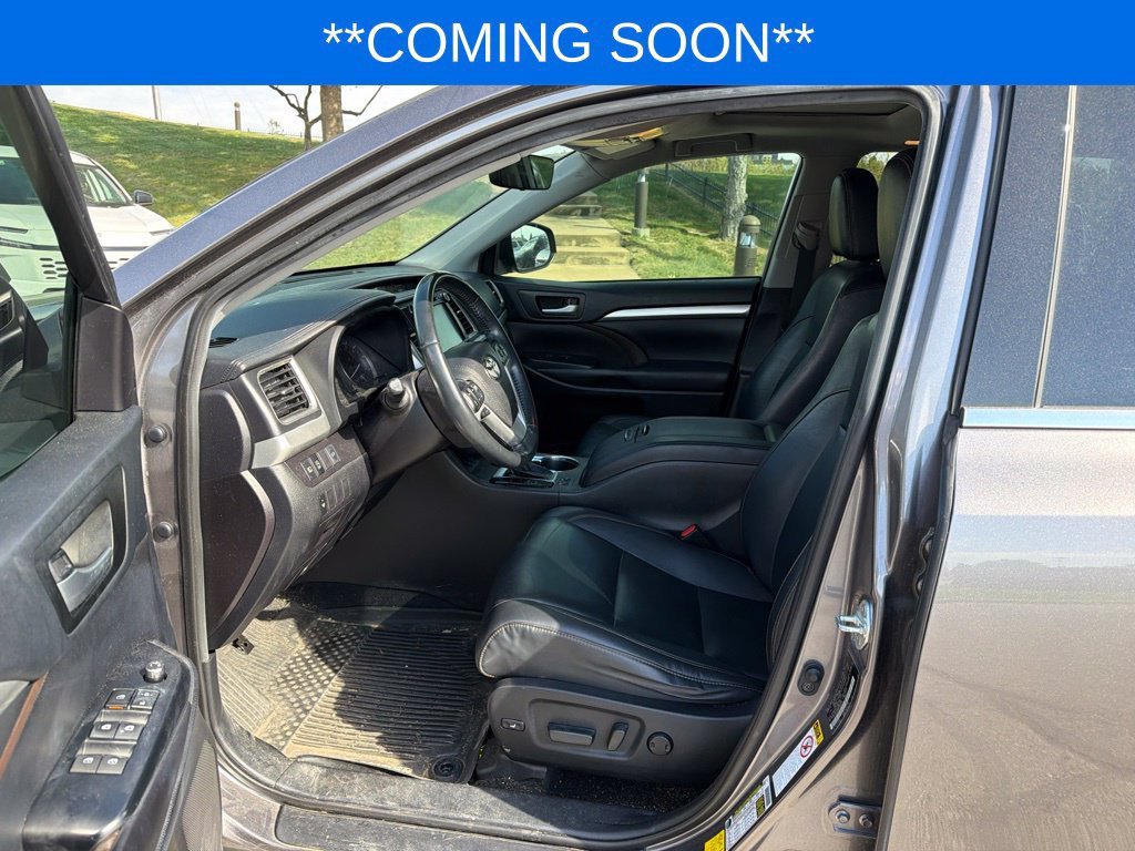 Used 2019 Gray Toyota XLE image 13