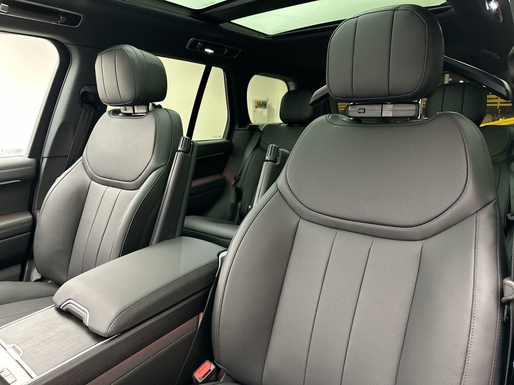 New 2026 Carpathian Grey Land Rover SE image 10