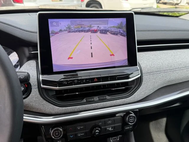 Used 2022 Gray Jeep Latitude image 18