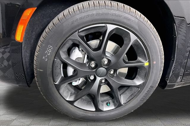 New 2027 Diamond Black Crystal Pearl-Coat Exterior Paint Chrysler Limited image 13